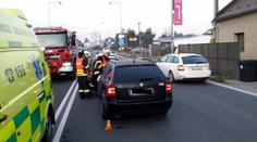 Čtyři nehody za 50 minut! Může to klouzat, varují hasiči