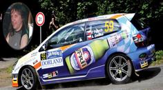 Smrt na rallye! Náraz do zdi kostela nepřežil bubeník kapely Empire