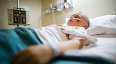 Kvůli výzvě od kamarádů spolkl petardy. 11letý chlapec skončil v nemocnici