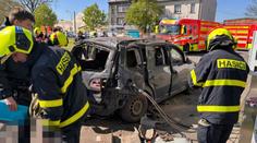 V centru Ostravy explodovalo auto. Řidič skončil v nemocnici