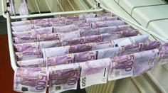 Mladíci vylovili z Dunaje 100 tisíc eur. Sušili je téměř všude!