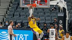 LeBron zářil a Lakers nadělovali. Utah zaváhal a jeho náskok se ztenčil