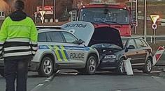 Zdrogovaný řidič ujížděl policistům 25 kilometrů, honičku ukončil až čelní náraz