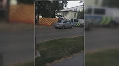 Policisté hledají matku zabitého dítěte. Ukázali, co mělo na sobě!