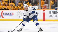 VIDEO: Děsivý zákrok! Slovenský obránce NHL skončil v nemocnici