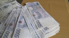 Kriminálka rozkrývá obří podvod. Dvojice přes tzv. letadlo připravila lidi o miliardy
