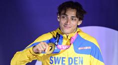 Proseděl den na WC. Hvězdnému tyčkaři bylo při zlatém závodě zle, tenhle pokrm už si nedá