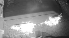 Muž se chtěl mstít kamarádovi. Zapálil mu auto, sám se u toho zranil