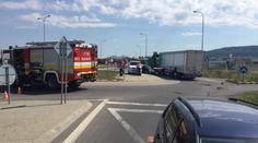 Cyklistku na kruhovém objezdu smetla tatra. Nepřežila