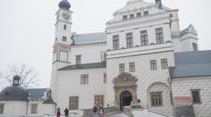 Památky se připravují na Vánoce. Kvůli energetické krizi zdražují a šetří