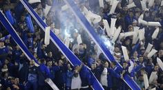 Peklo v Argentině. Fanoušci po špatných výsledcích zapálili fotbalistům auta