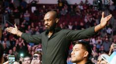 Jones oznámil, že se vzdává titulu! Kašle na svůj odkaz a žádá peníze