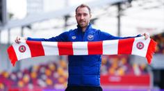 Narozeniny jako víno. Fotbalista Eriksen po kolapsu poprvé vyběhl na trávník