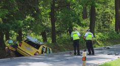 Při srážce aut u Plzně zemřela řidička, zranilo se i malé dítě