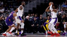 Výjimečný den i pro NBA. Slavný LeBron James si zahrál se synem