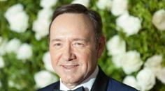 Kevin Spacey může slavit. Britský soud jej osvobodil v kauze znásilnění