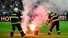 Ostuda fanoušků Sparty. Po třetím gólu létaly na gólmana Zbrojovky světlice