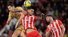 Barcelona po třinácti zápasech v lize padla. Na čele má pořád velký náskok