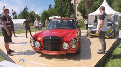 V Bohnicích vystavují legendární historická auta a motorky