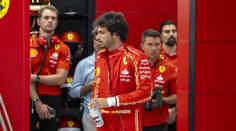 Velké problémy u Ferrari. Sainz v Saúdské Arábii nepojede, musí na operaci