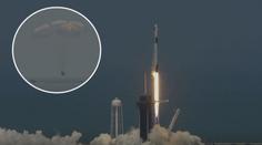 Astronauti lodi Crew Dragon se vrátili na Zem, bezpečně přistáli
