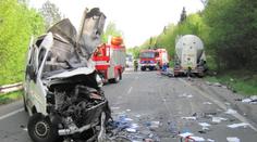 Silnici uzavřela tragická nehoda! Zemřela žena, 6 lidí je v nemocnici