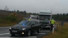 Musí řidič zastavit neoznačenému policejnímu autu?