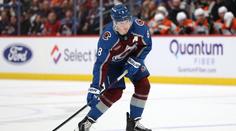 Těžko najít lepšího hráče v lize, říká lídr bodování NHL o šestibodovém Makarovi