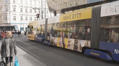 Lidem vadí polepené autobusy a tramvaje. Reklamy jim překáží ve výhledu