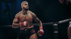 Český nováček v KSW s angolskými kořeny se k MMA dostal ve vězení