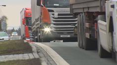 Nový úsek dálnice D11 měl odlehčit obcím. Kamiony ho ale nevyužívají