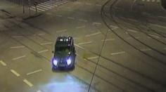 Autem poničil v Brně park a ujel, policie po řidiči vyhlásila pátrání