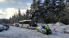 Horská střediska praskají ve švech. Sem vůbec nejezděte, varuje policie řidiče