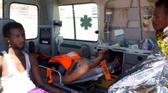 Loď Open Arms zakotvila na Lampeduse. Po třech týdnech jsou migranti na souši