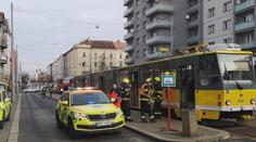 V Plzni tramvaj srazila starší ženu, ta s vážnými zraněními skončila v nemocnici