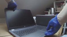 Internetové podvody za miliony korun. Policie zadržela devět lidí