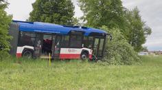 Řidič měl pod vlivem drog zavinit nehodu autobusu! Policie ho obvinila