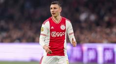 Hráč Ajaxu praštil pěstí fanouška soupeře. Za své chování se omluvil