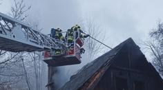 Hasiči zasahovali u požáru na Semilsku. Doprava v okolí zásahu je zastavená