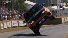 Neuvěřitelná jízda. Range Rover si dojel pro rekord na dvou kolech