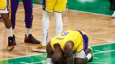 Rozhodčí poškodili Lakers, LeBron byl po faulu jak smyslů zbavený