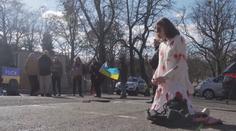 Rusové žijící v Česku s válkou nesouhlasí, stávají se ale obětmi útoků veřejnosti