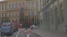 VIDEO: Motorkář dělal přestupek za přestupkem: Sledujte tu jízdu!