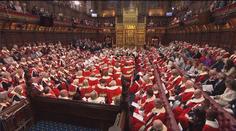 Britská šlechta může přijít o dědičná křesla v parlamentu. Navrhla to vláda