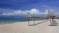 Nepříjemné překvapení pro turisty na Mallorce. Do moře unikly fekálie