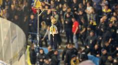 Muž zapálil na hokejovém zápase hadrového oběšence. Hrozí mu dva roky vězení