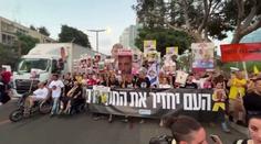 V Izraeli protestovaly statisíce lidí. Chtějí konec války v Gaze a návrat rukojmích