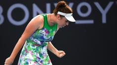 Nosková se v Brisbane dostala už do semifinále, Bouzková dostala kanára