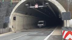 Na dálnici D8 začala rekonstrukce tunelů. Řidiči mají využít objízdné trasy