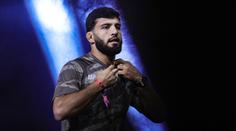 Velký zvrat v UFC 311. Carukjan do tituláku proti Machačevovi nenastoupí